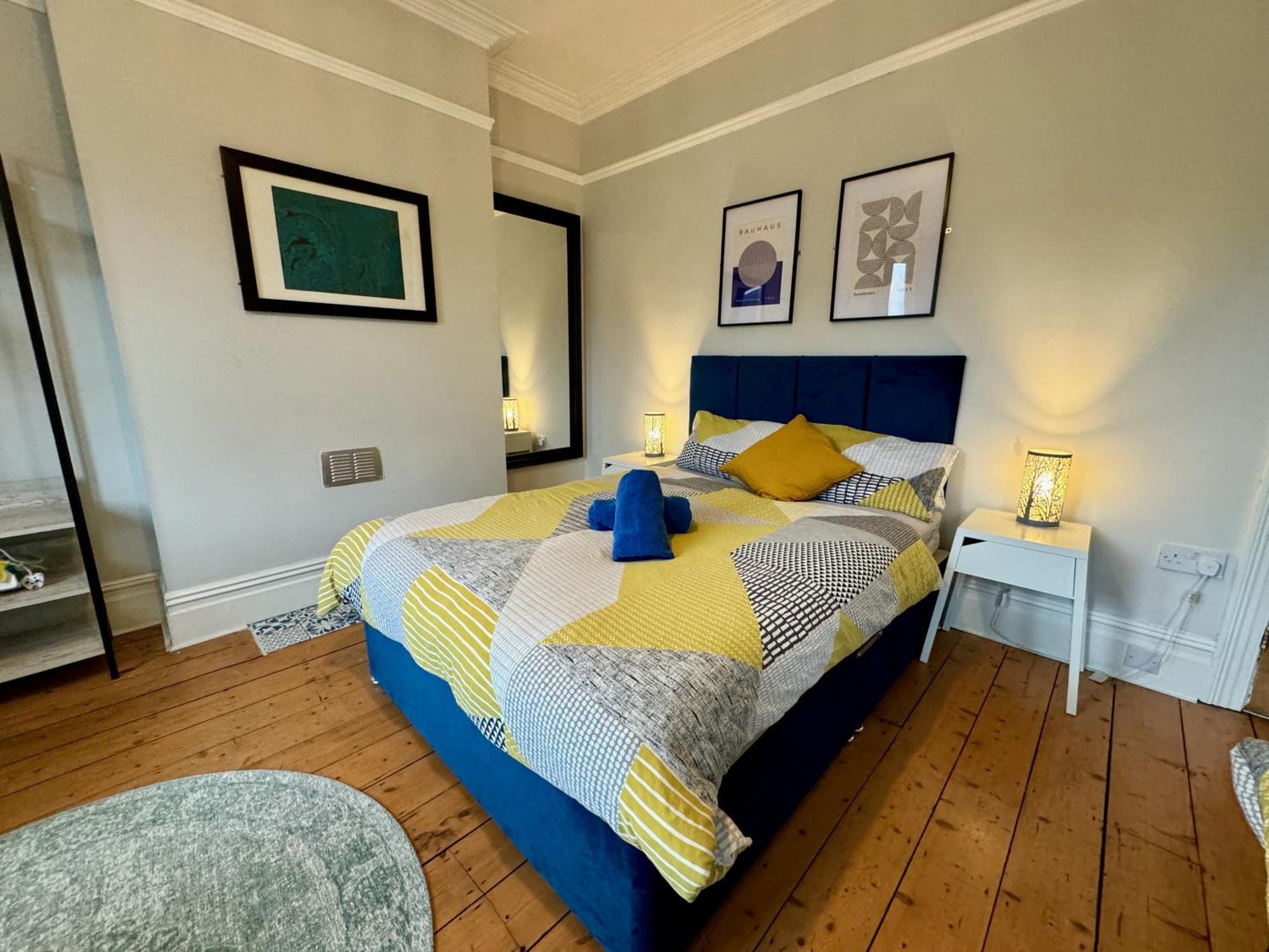 Large Citycentre Townhouse & Hot Tub, Pool Table And Offroad Parking Cardiff Esterno foto