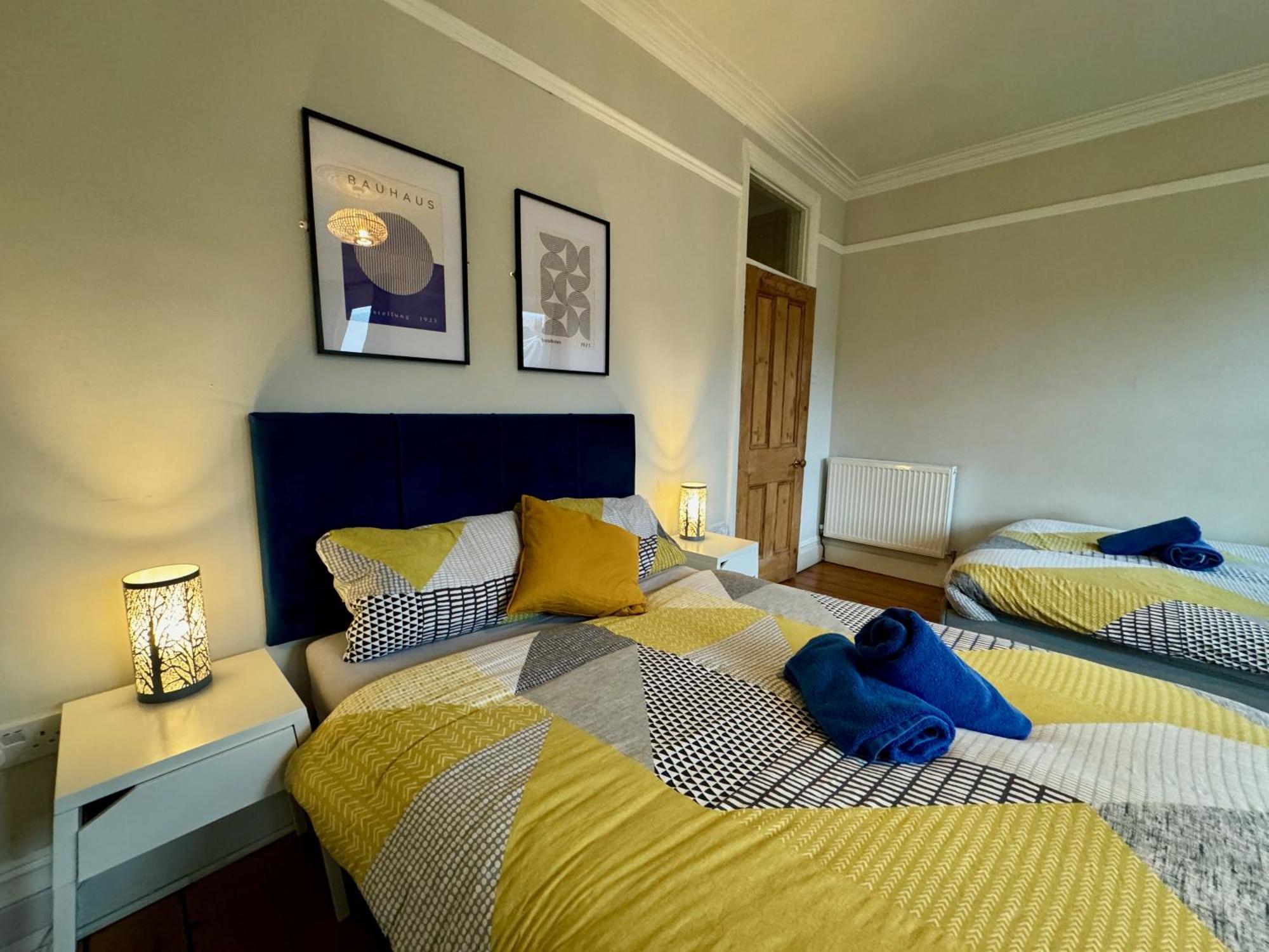 Large Citycentre Townhouse & Hot Tub, Pool Table And Offroad Parking Cardiff Esterno foto