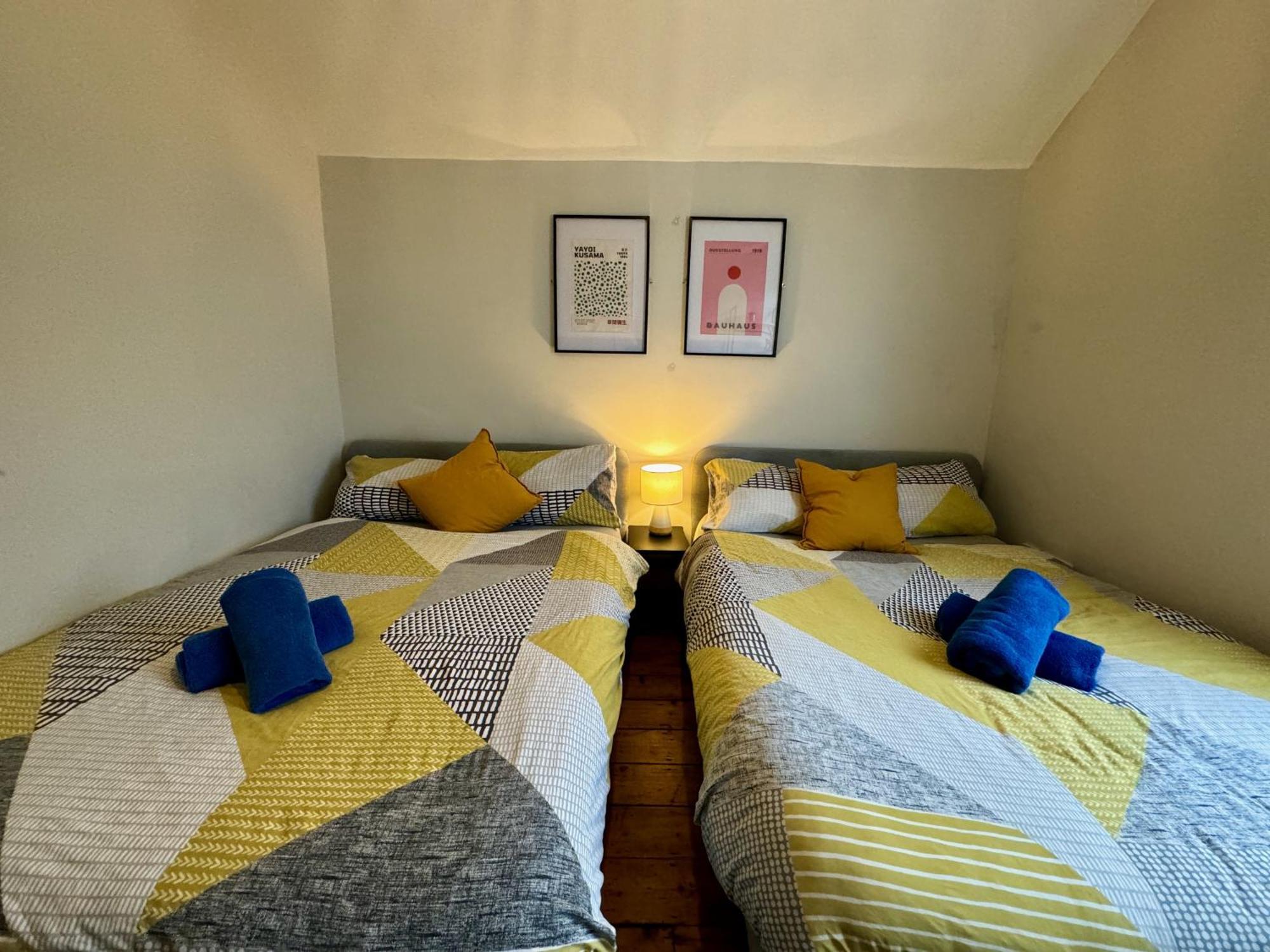 Large Citycentre Townhouse & Hot Tub, Pool Table And Offroad Parking Cardiff Esterno foto