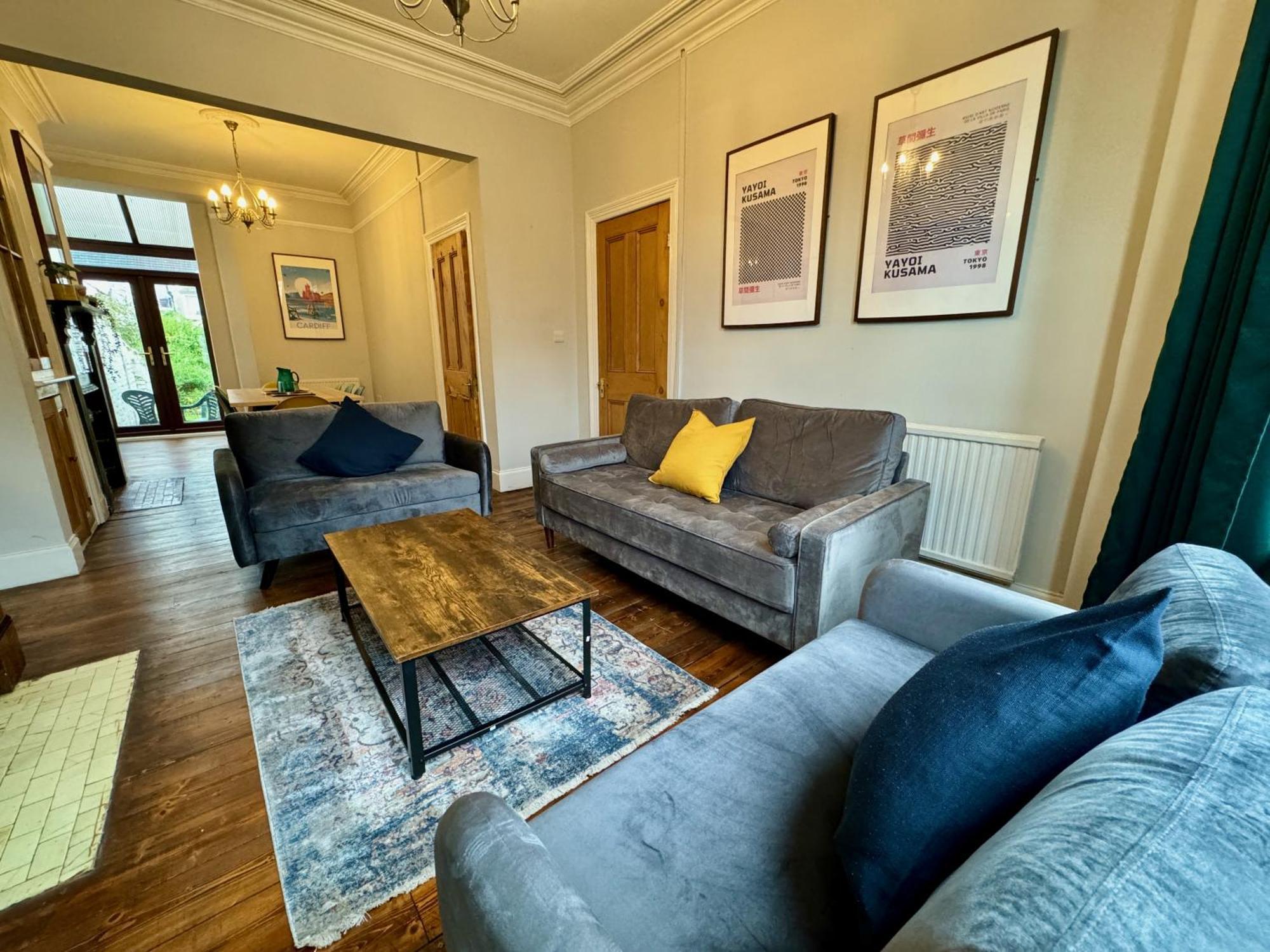 Large Citycentre Townhouse & Hot Tub, Pool Table And Offroad Parking Cardiff Esterno foto