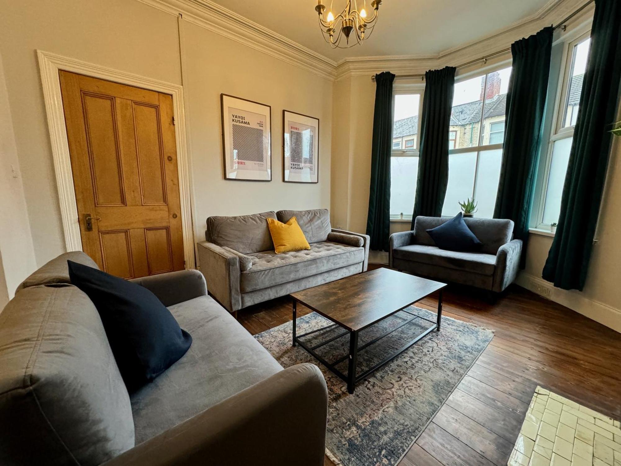 Large Citycentre Townhouse & Hot Tub, Pool Table And Offroad Parking Cardiff Esterno foto