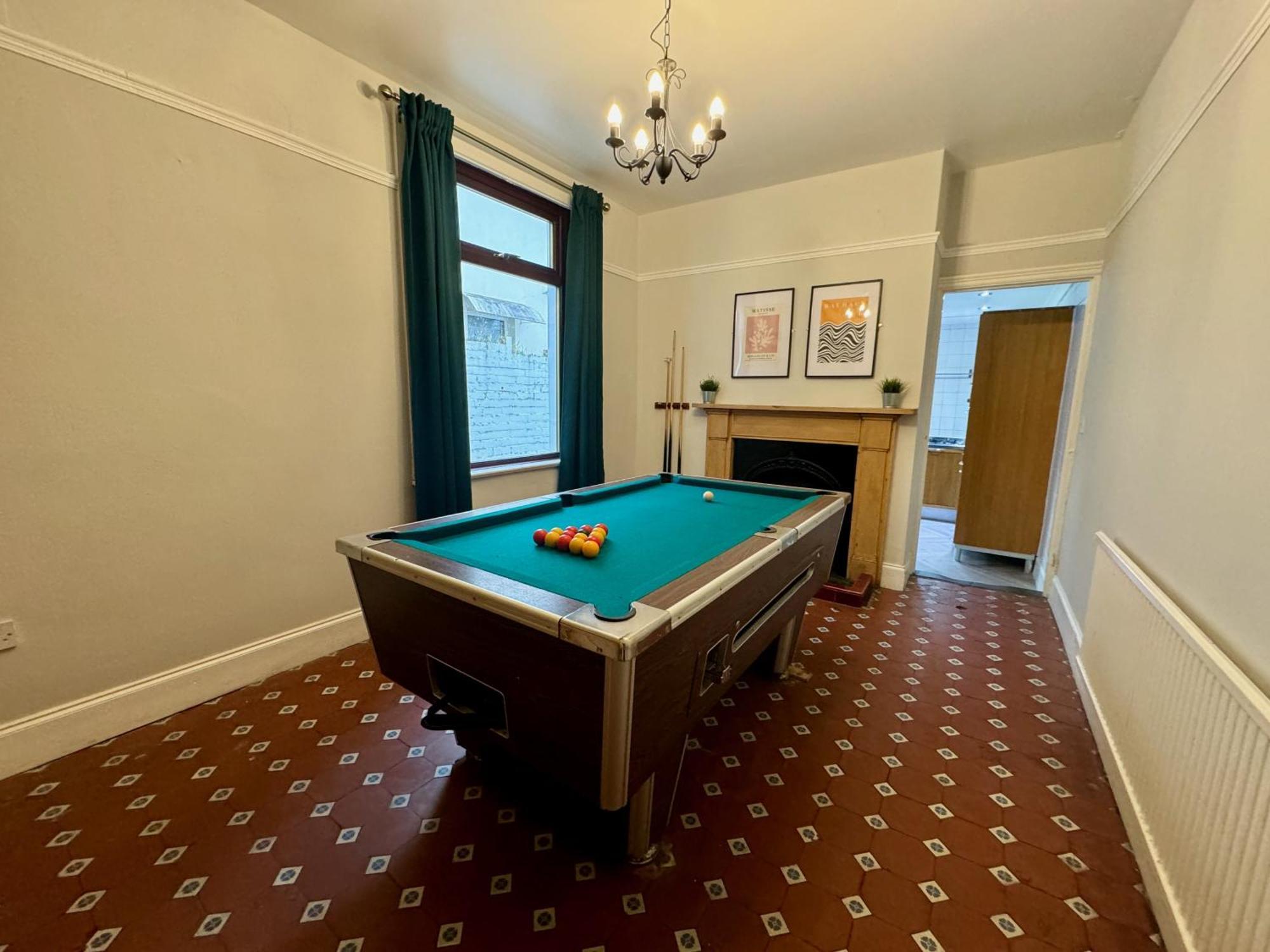 Large Citycentre Townhouse & Hot Tub, Pool Table And Offroad Parking Cardiff Esterno foto