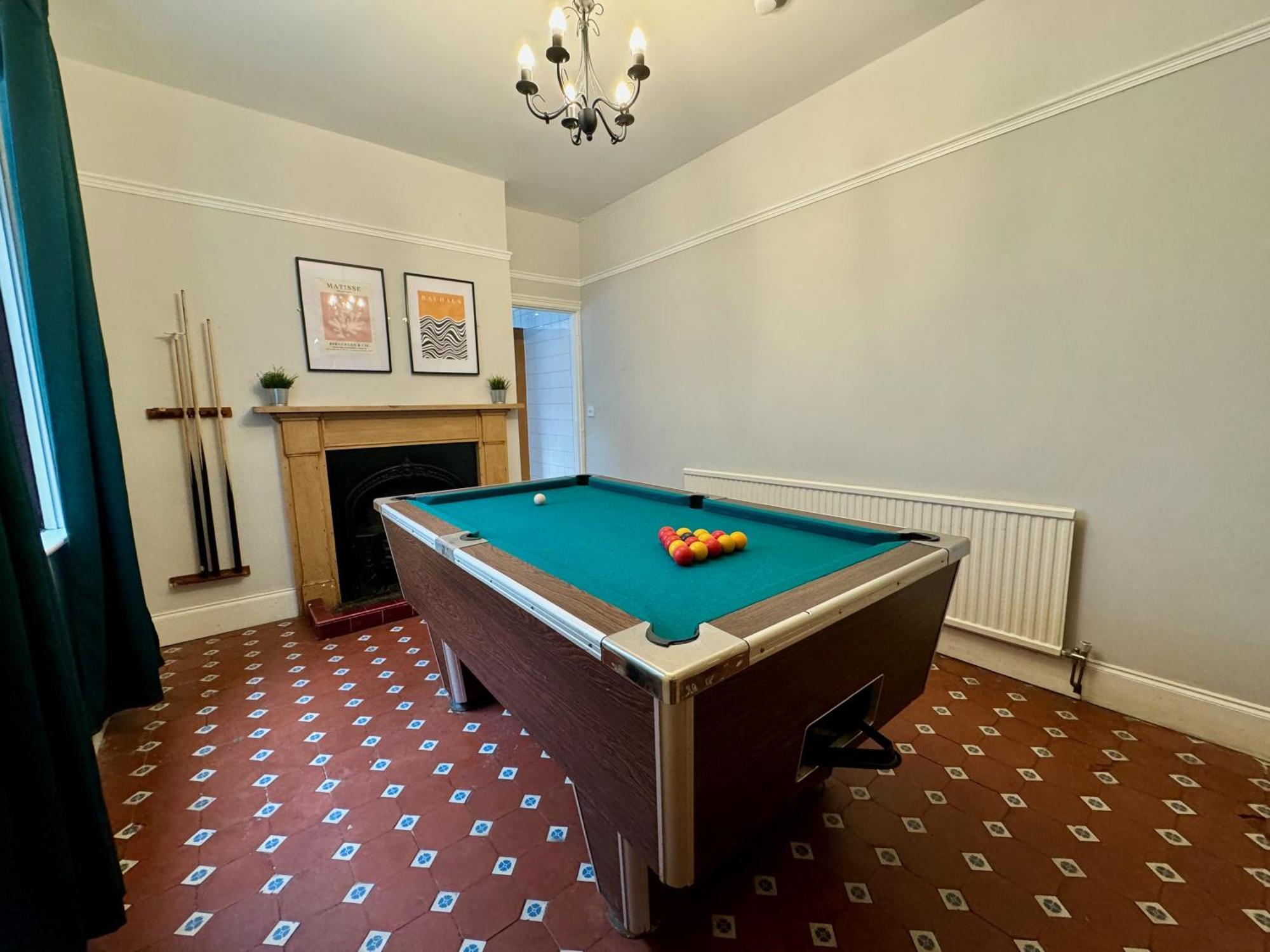 Large Citycentre Townhouse & Hot Tub, Pool Table And Offroad Parking Cardiff Esterno foto
