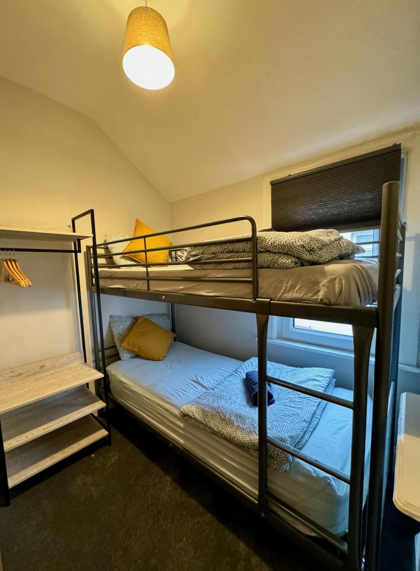 Large Citycentre Townhouse & Hot Tub, Pool Table And Offroad Parking Cardiff Esterno foto