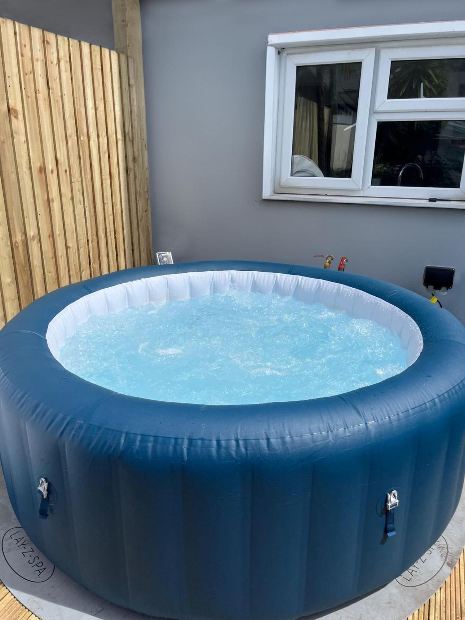 Large Citycentre Townhouse & Hot Tub, Pool Table And Offroad Parking Cardiff Esterno foto